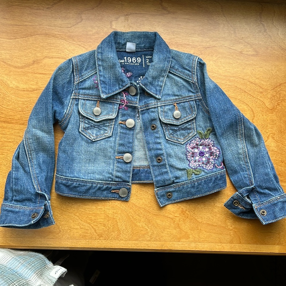 Baby Gap jean jacket size 2T with embroidered flowers
